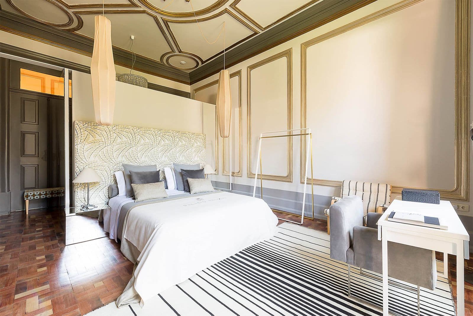 Grey Suite at Charm Palace Porto in Porto