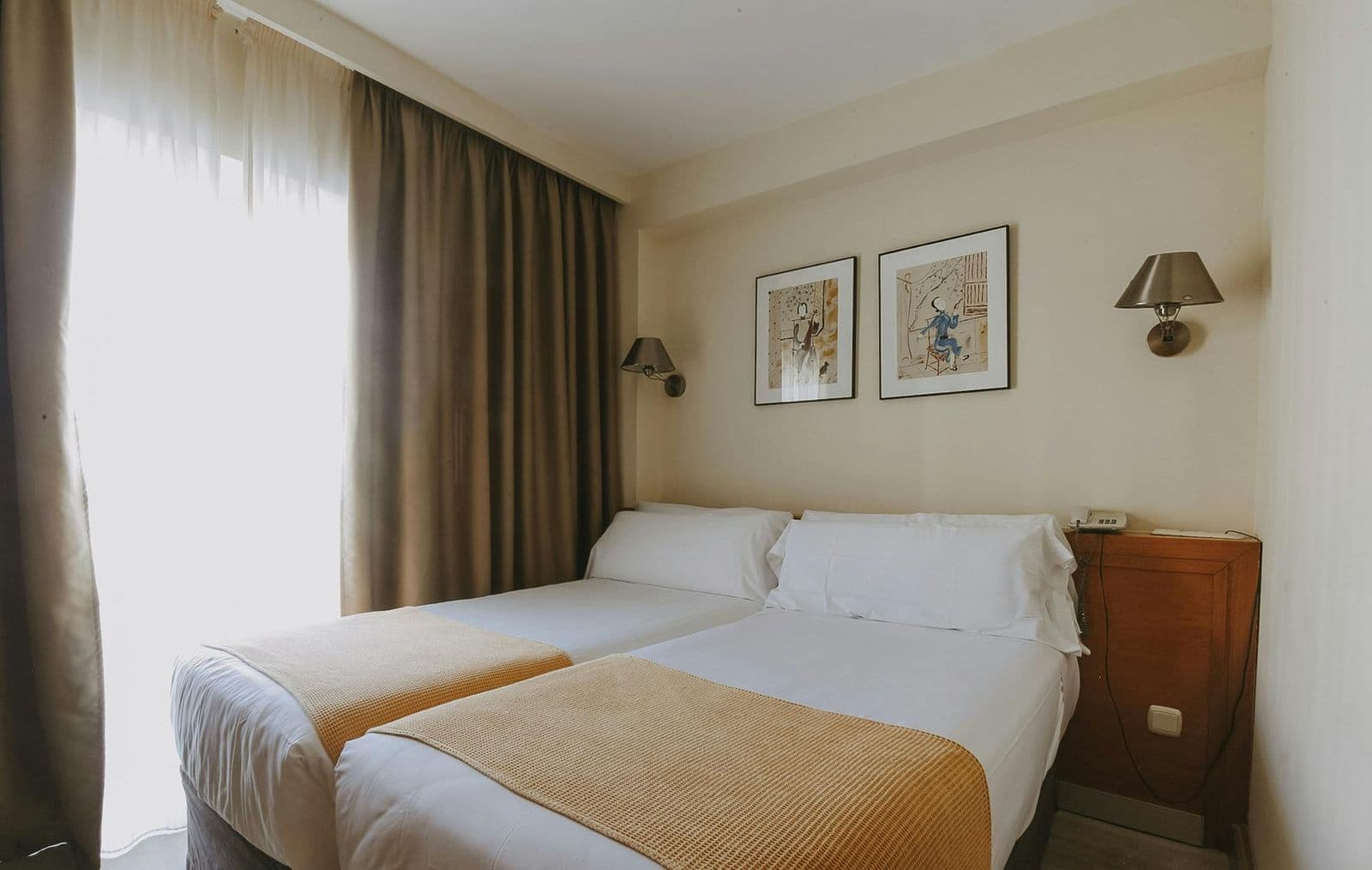 Double or twin Room at Zaragoza Plaza in San Sebastián